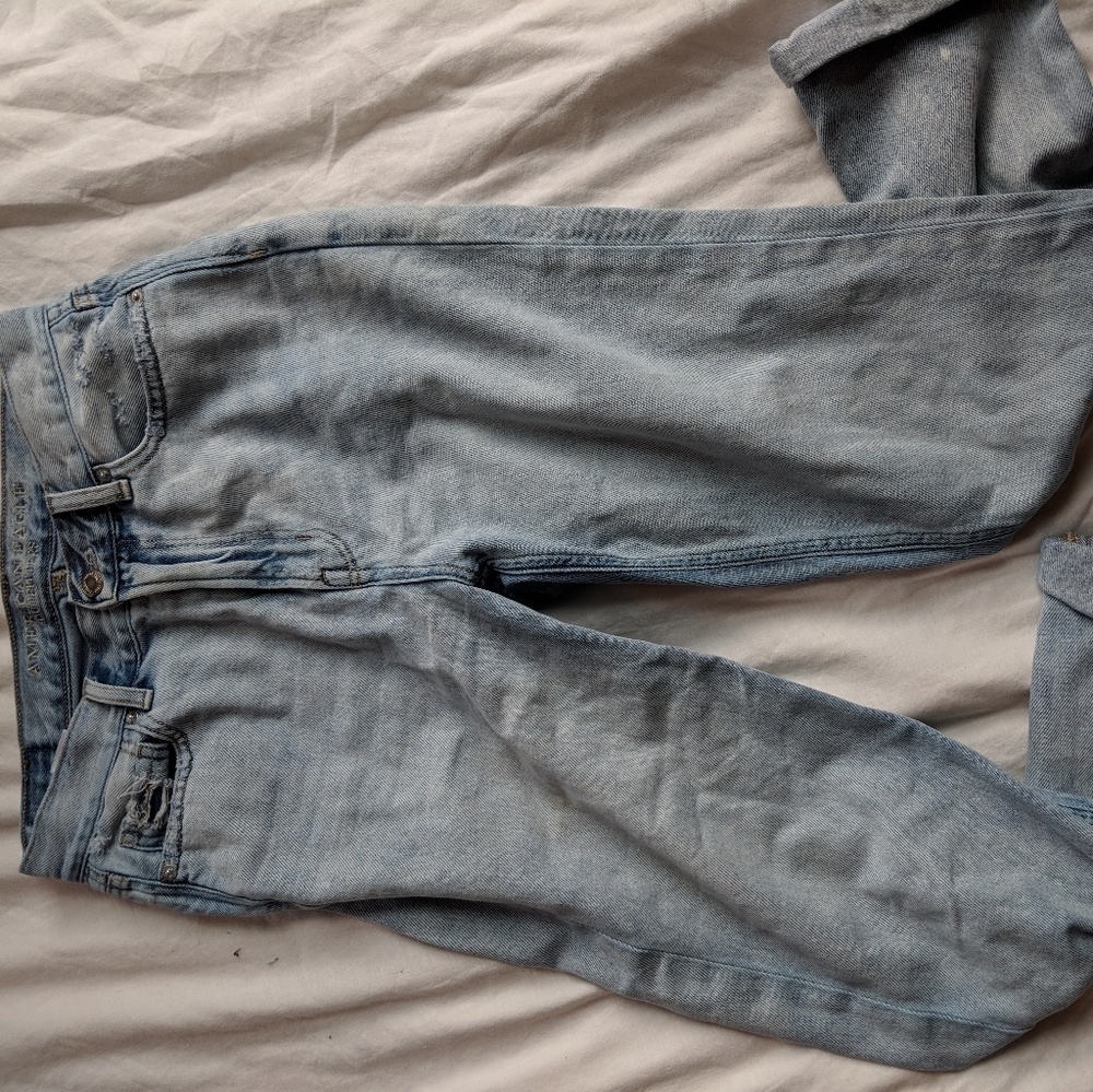 American Eagle light wash mom jeans
